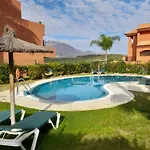 Lejlighedshotel De Tres Muy Espacioso Con Jardines Y Piscinas Estepona