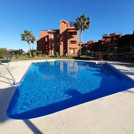 De Tres Muy Espacioso Con Jardines Y Piscinas * Estepona