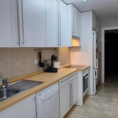 De Tres Muy Espacioso Con Jardines Y Piscinas Apartment
