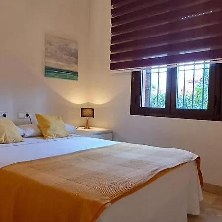De Tres Muy Espacioso Con Jardines Y Piscinas * Estepona
