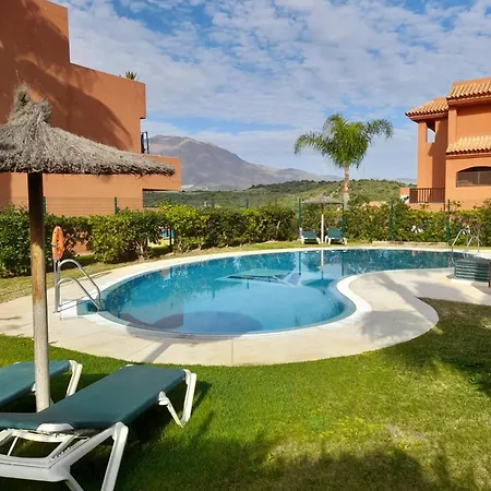 Apartment De Tres Muy Espacioso Con Jardines Y Piscinas Estepona