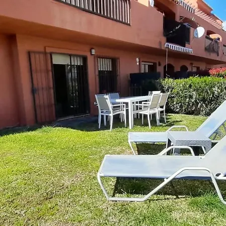 De Tres Muy Espacioso Con Jardines Y Piscinas *