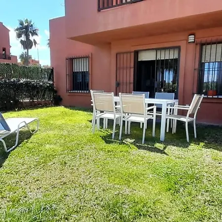 De Tres Muy Espacioso Con Jardines Y Piscinas Apartment